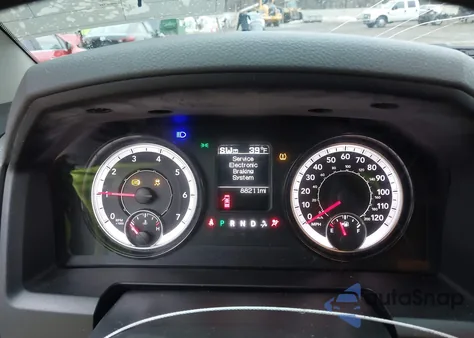 2019 Ram 1500 Classic Express 4X4 6'4 Box z USA, uszkodzony, nr VIN 1C6RR7FGXKS542165